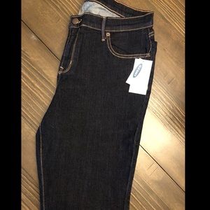 Old Navy Mid-Rise Curvy Straight Jeans